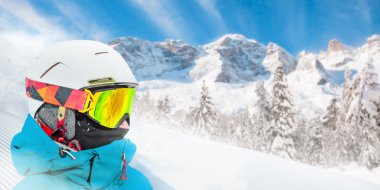 Kayakçı yüksek dağlarda portresi