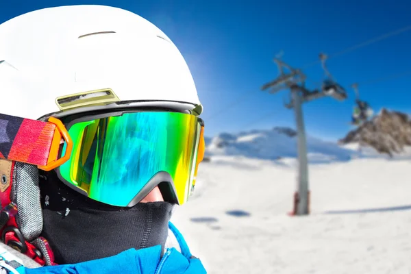 Porträt eines Skifahrers im Hochgebirge — Stockfoto