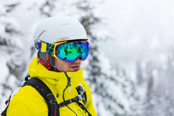 Portrait of skier in high mountains — Stock Photo, Image