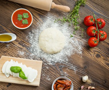 İtalyan pizza hazırlık.