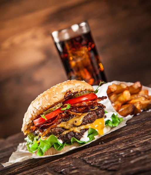 Nahaufnahme von hausgemachten Burgern — Stockfoto