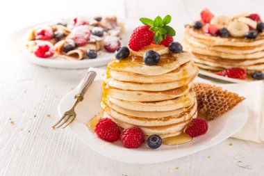 Taze dutlu krep yığını.