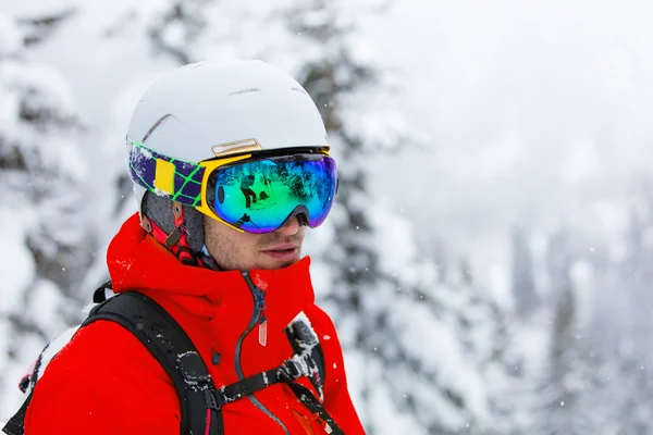 Portrait of skier in high mountains — Stock Photo, Image