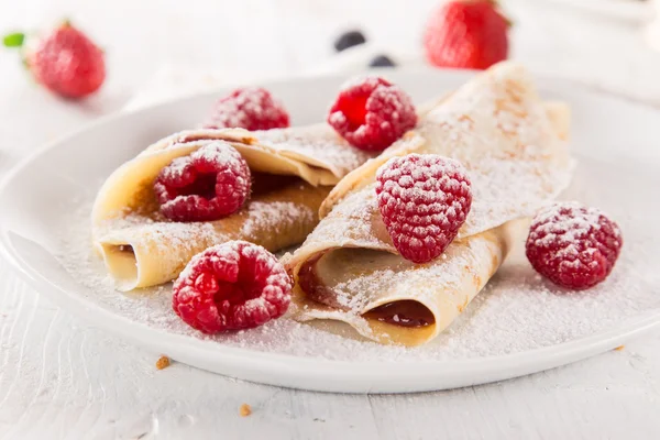 Tasty pancakes with fresh berries — Stock Photo, Image