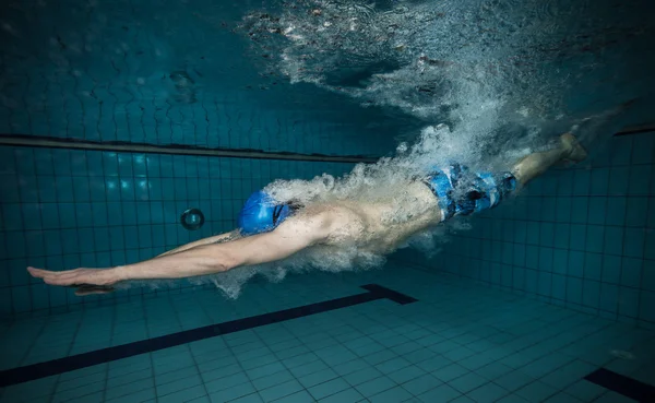 Swimmer at the swimming pool. — Stock Photo, Image