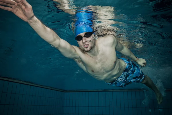 Swimmer at the swimming pool. — Stock Photo, Image