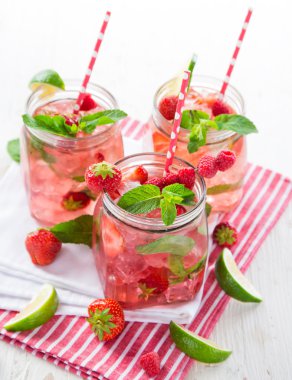 Taze, ev yapımı suyu gözlük