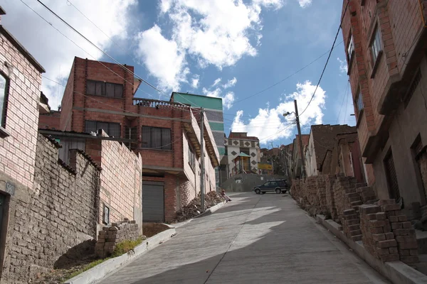 Straat van de stad La Paz op de berghelling, Bolivia — Stockfoto