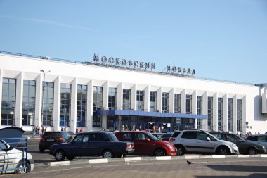Nijniy Novgorod tren istasyonunda arabalar