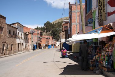 Titicaca gölü, Bolivya'daki küçük bir kasabasında günlük yaşam
