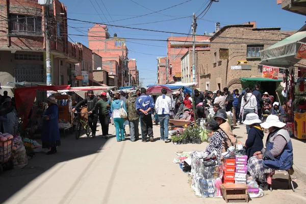 Sonntags markt in el alto, la paz, bolivien — Stockfoto