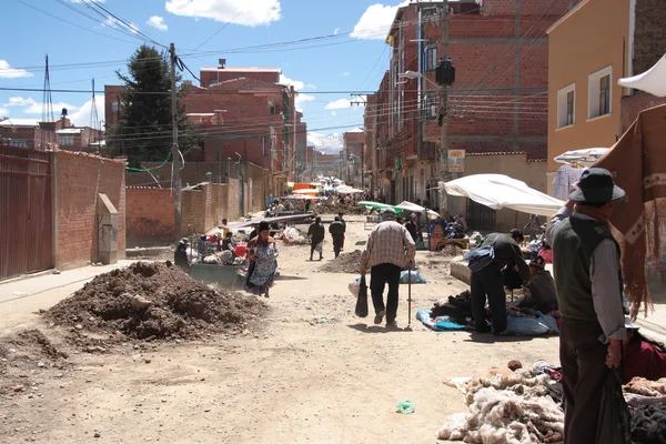 Armut in einer Straße von el alto, la paz, Bolivien — Stockfoto
