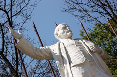 Lenin closeup heykeli