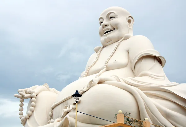 Glücklicher budai mit perlen in vietnam — Stockfoto