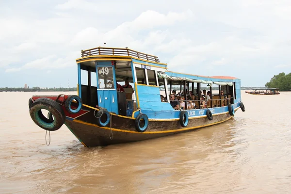 Touristenboot auf dem Mekong — Stockfoto