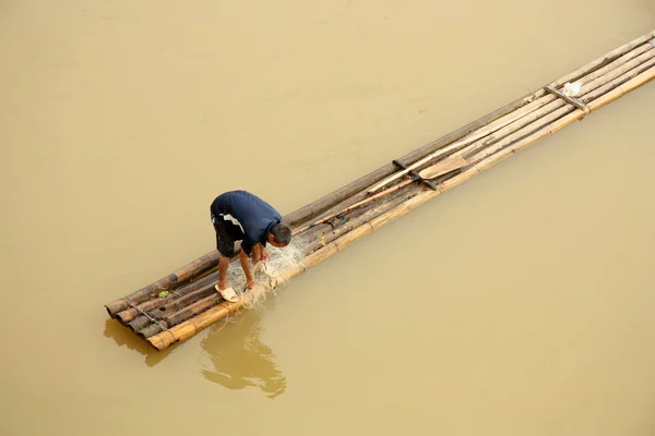 Ψαράς στο Βιετνάμ — Φωτογραφία Αρχείου