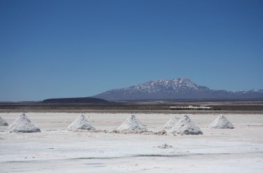 Salar de Uyuni tuz piramitleri