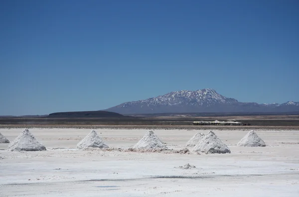 Pyramidy soli v Salar de Uyuni — Stock fotografie