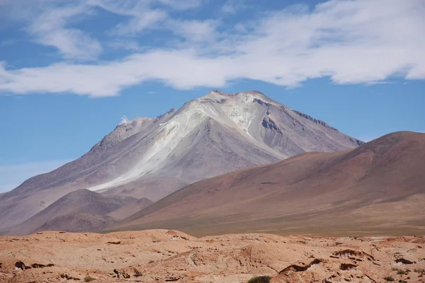 Ollague wulkan w Salar De Uyuni w Boliwii — Zdjęcie stockowe
