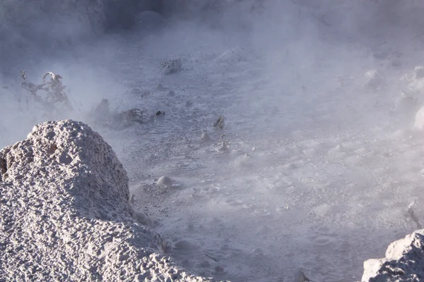 Geyser com lama fervente na Bolívia — Fotografia de Stock