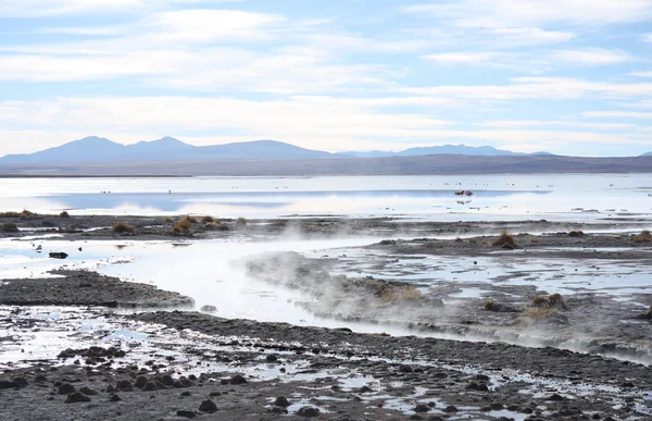 Lago de água quente geotérmica em Andes — Fotografia de Stock