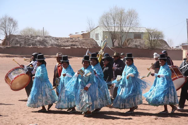 People dance during the holiday in a village of Bolivia — Stock Photo, Image