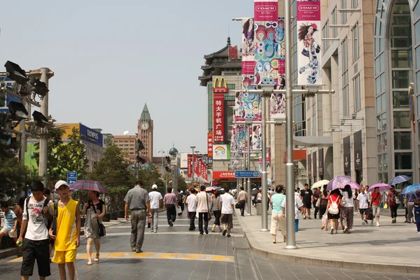 Beroemde Wangfujing winkelstraat in Peking — Stockfoto