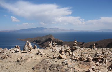 Taş piramitler Isla del Sol, Titicaca gölü, Bolivya