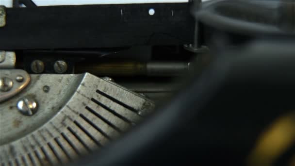 vieille machine à écrire. Effet ralenti 