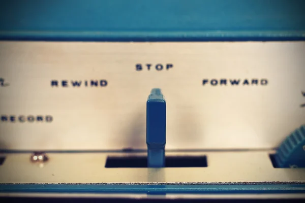 Control remoto en la grabadora de cinta de carrete. Efecto vintage — Foto de Stock