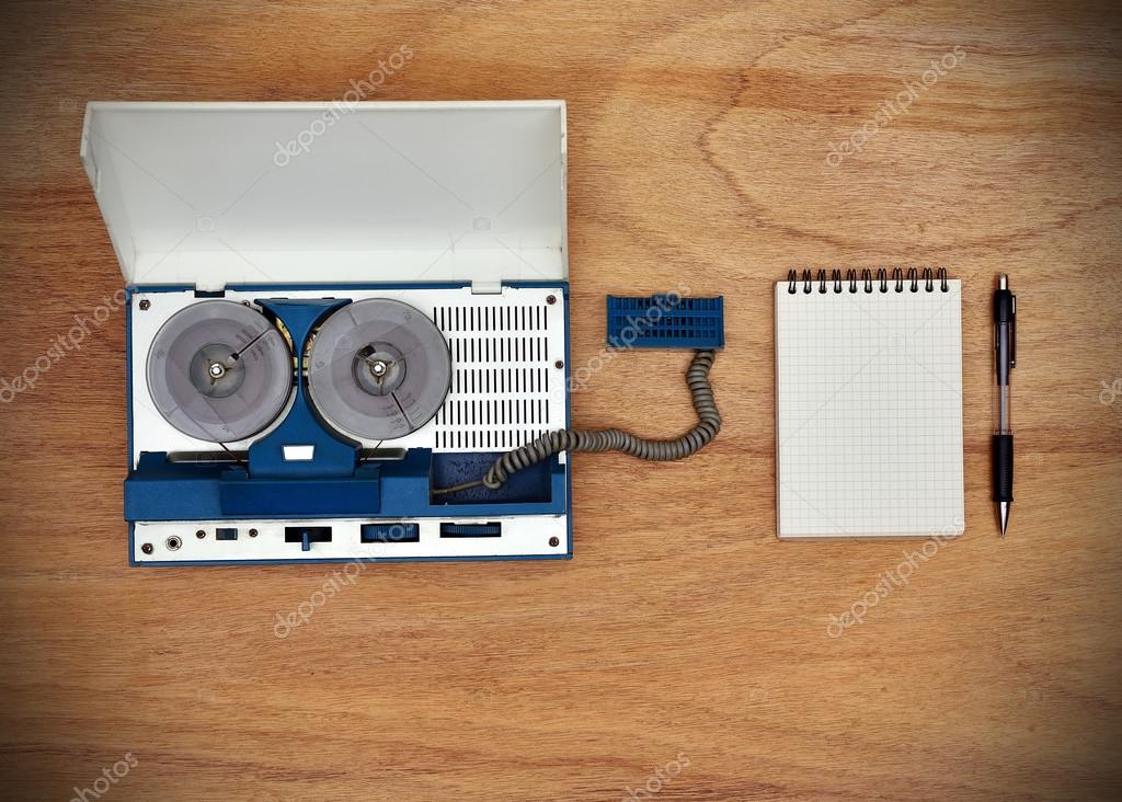 Reel tape recorder and blank notepad Stock Photo by ©vetkit 106641934