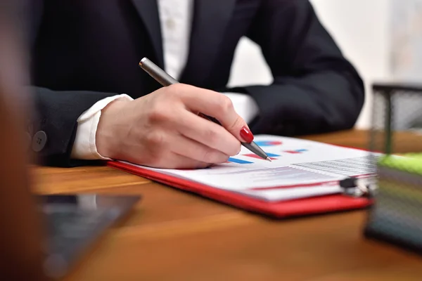 woman checks the start up report