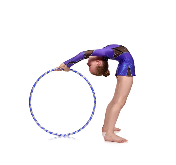 Meisje gymnast met hoepel — Stockfoto