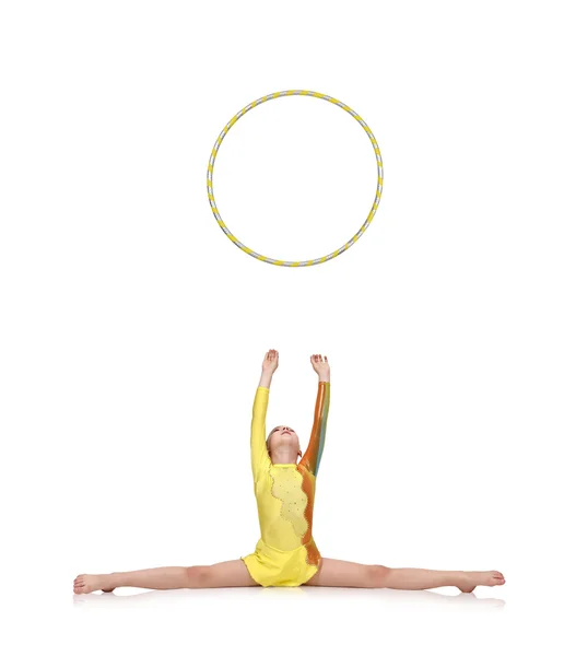 Girl-gymnastthrows up hula hoop — Stock Photo, Image