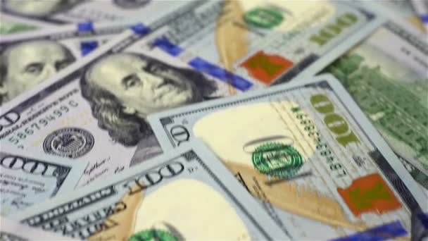 Nombreux billets en dollars. Effet de ralenti 