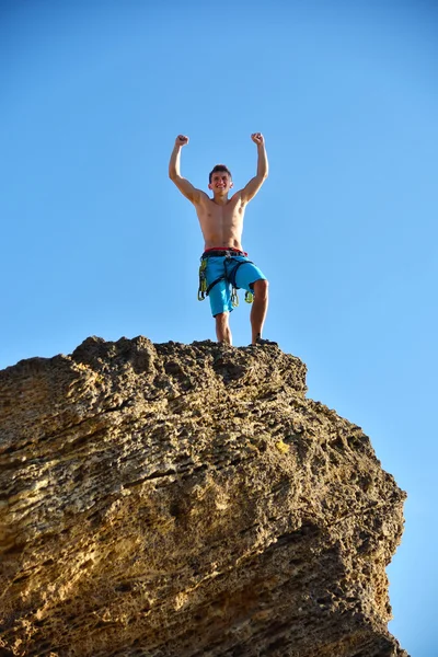 Aşırı Tırmanma eller yükselterek — Stok fotoğraf