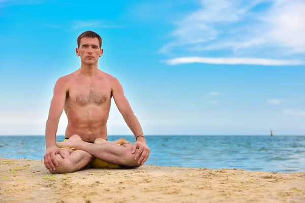 Man in meditatie — Stockfoto
