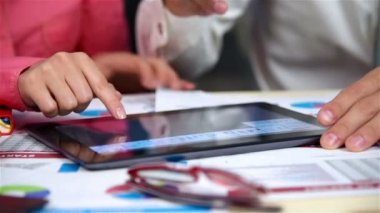 Ortak çalışan tablet Menkul Kıymetler Borsası istatistikleri ile kullanma