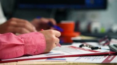 Ortak çalışan iş bütçe analizi. Yakın çekim