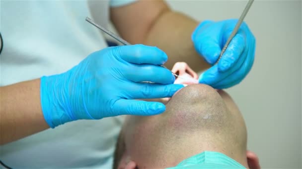 Dentista Examinando Paciente — Vídeos de Stock