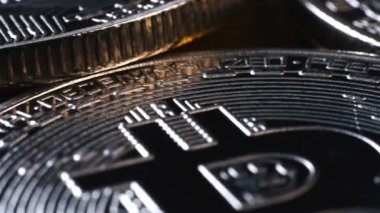 Gümüş Bitcoin Parasının Kapanışı. Sanal Para ve Ödeme Konsepti.