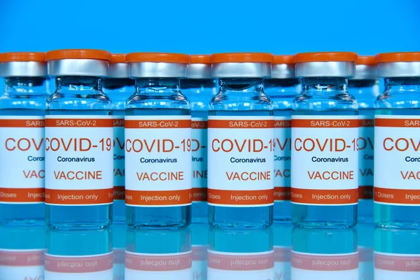 Ampolle Con Vaccino Covid Tavolo Vetro Laboratorio Infezione Medicinali Virus Immagine Stock
