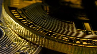 Bitcoin Sembollü Kripto Para Birimi. İş ve Finans Konsepti. Yavaş Hareket Etkisi. Kapat.