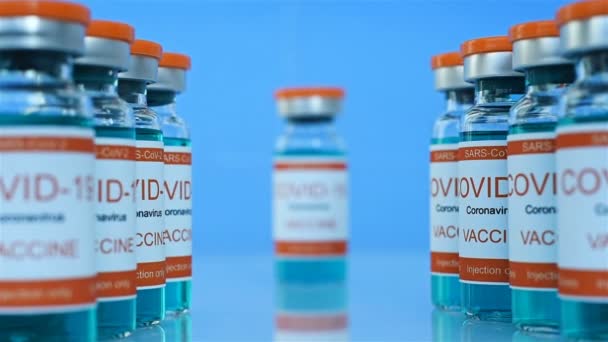 Glasflaska Med Covid Vaccin Epidemisk Och Farmaceutisk Industri Koncept Närbild — Stockvideo