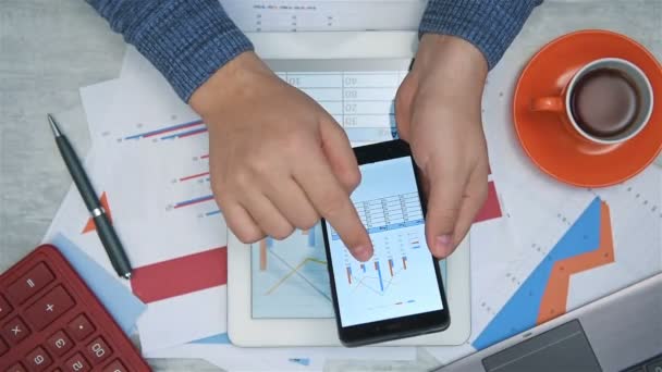 Top View Broker Analyzing Stock Report Smart Phone Tablet Computer — стоковое видео