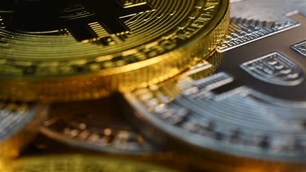 Silver Golden Bitcoin Coins Uang Virtual Cryptocurrency Dan Konsep Pembayaran — Stok Video