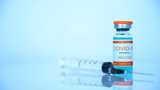 Botella Vidrio Con Vacuna Covid Inyección Jeringa Concepto Infección Por — Vídeos de Stock