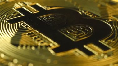 Bir sürü Altın ve Gümüş Bitcoin. Sanal Para, Kripto Para ve E-İş Konsepti. Kapat.