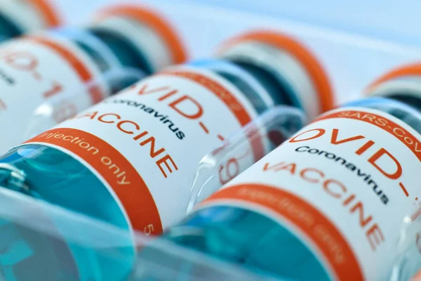 Vaccino Contro Virus Corona Passa All Imballaggio Sulla Linea Produzione — Foto Stock