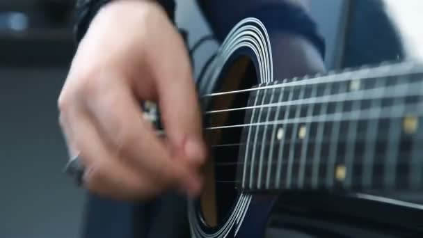 ギターで指で弦を弾く アート ロック Music Concept — ストック動画